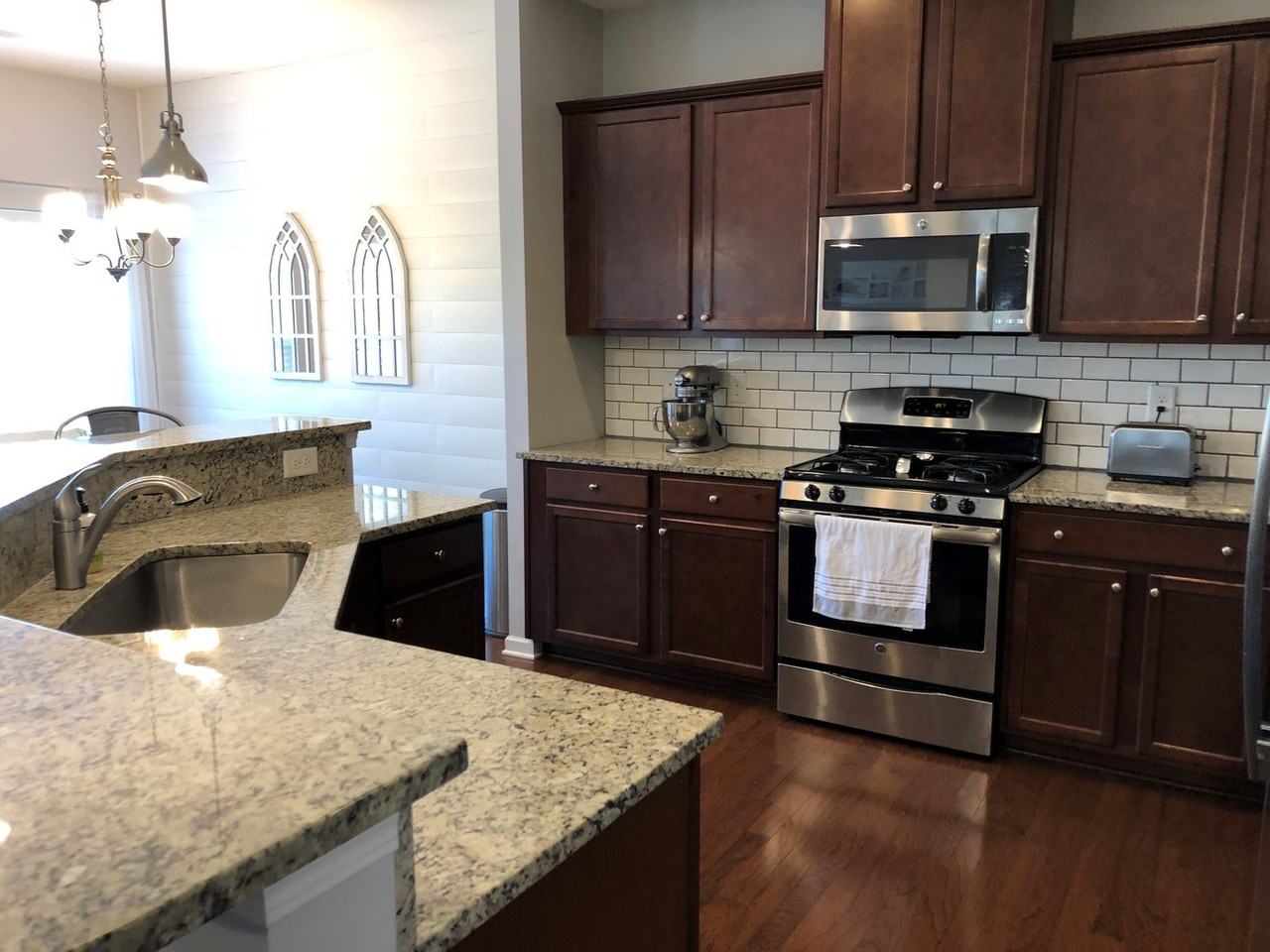 451 Whispering Breeze Ln - Photo 4 of 20
