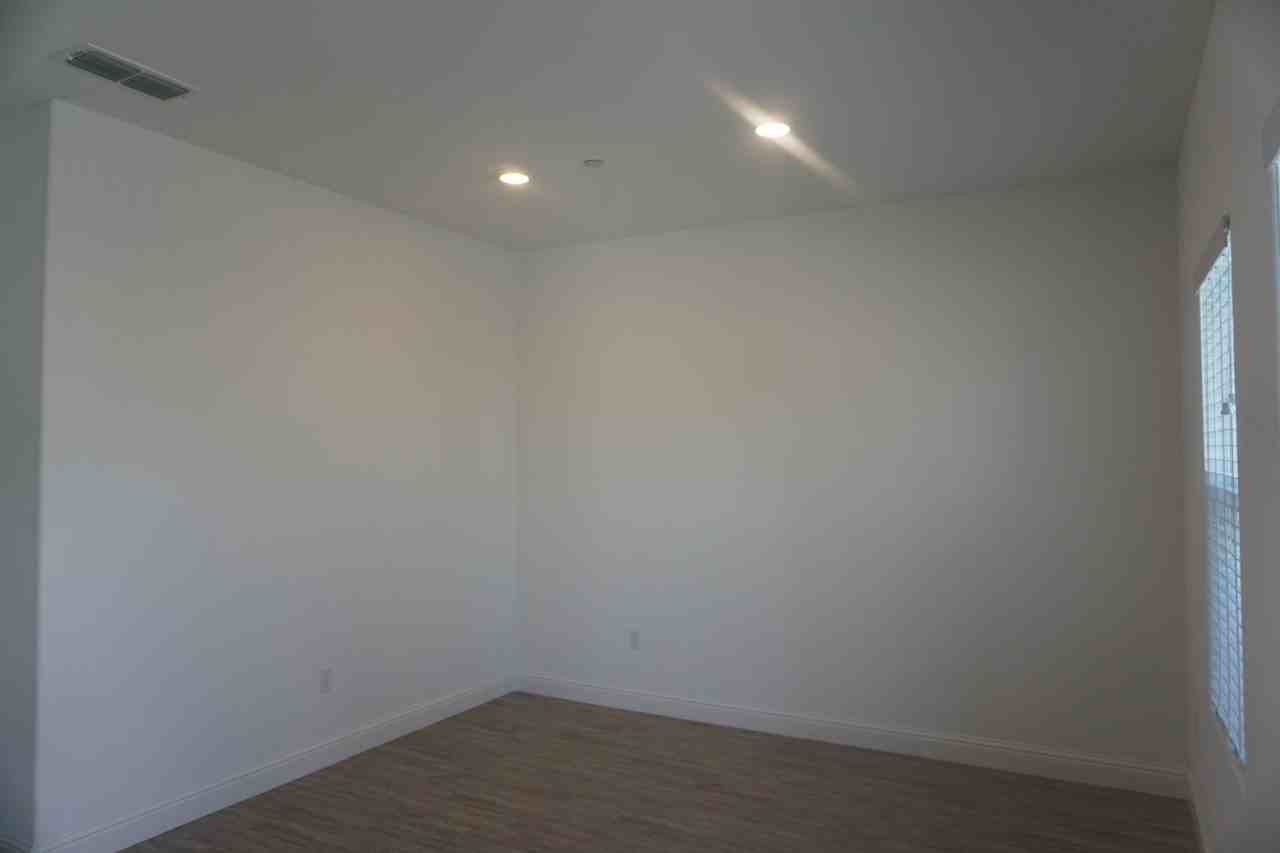 3301 Twin Knolls Ln - Photo 4 of 15