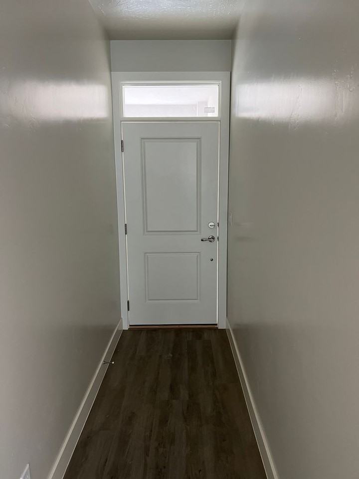 569 E Steeplechase Rd - Photo 4 of 12