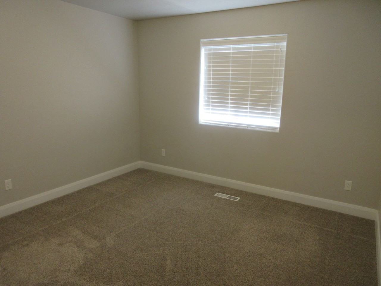 430 N 400 W - Photo 4 of 16