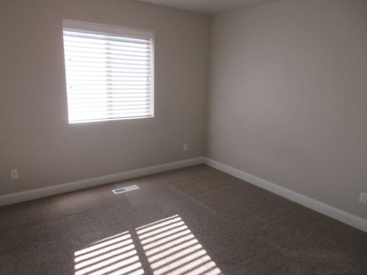 430 N 400 W - Photo 7 of 16