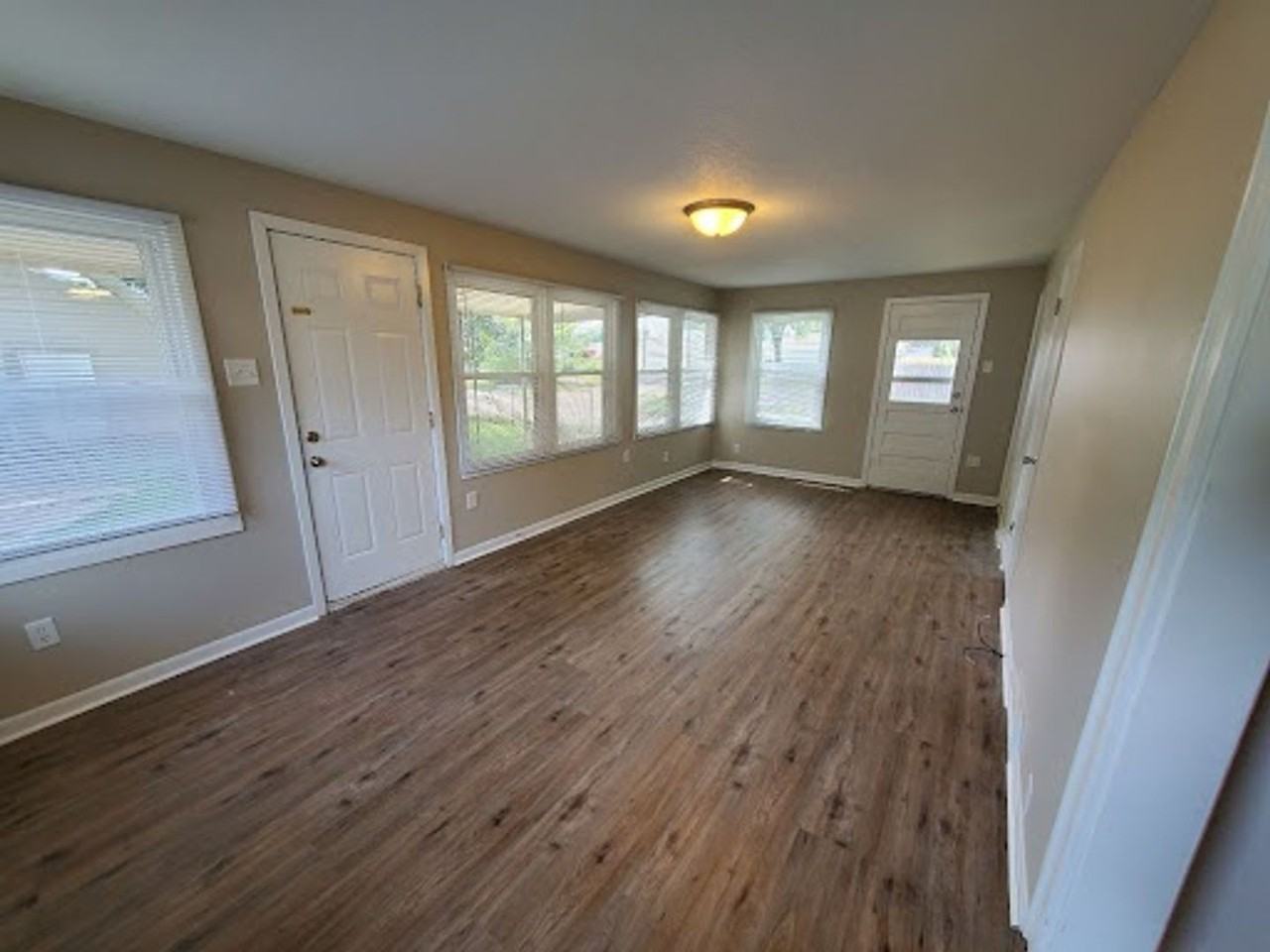 2201 Maple St - Photo 3 of 26