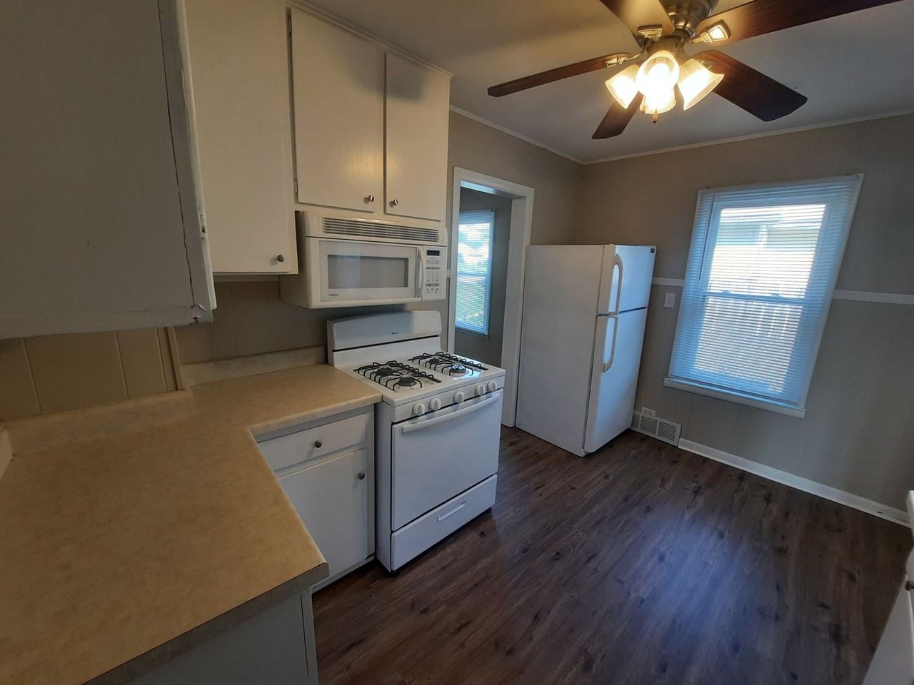 2201 Maple St - Photo 3 of 35