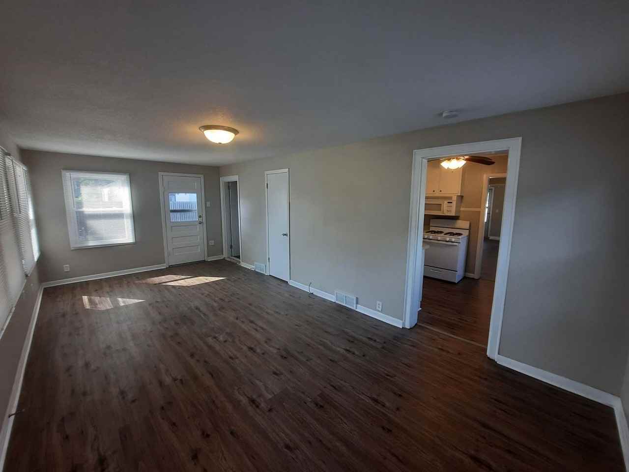 2201 Maple St - Photo 4 of 35