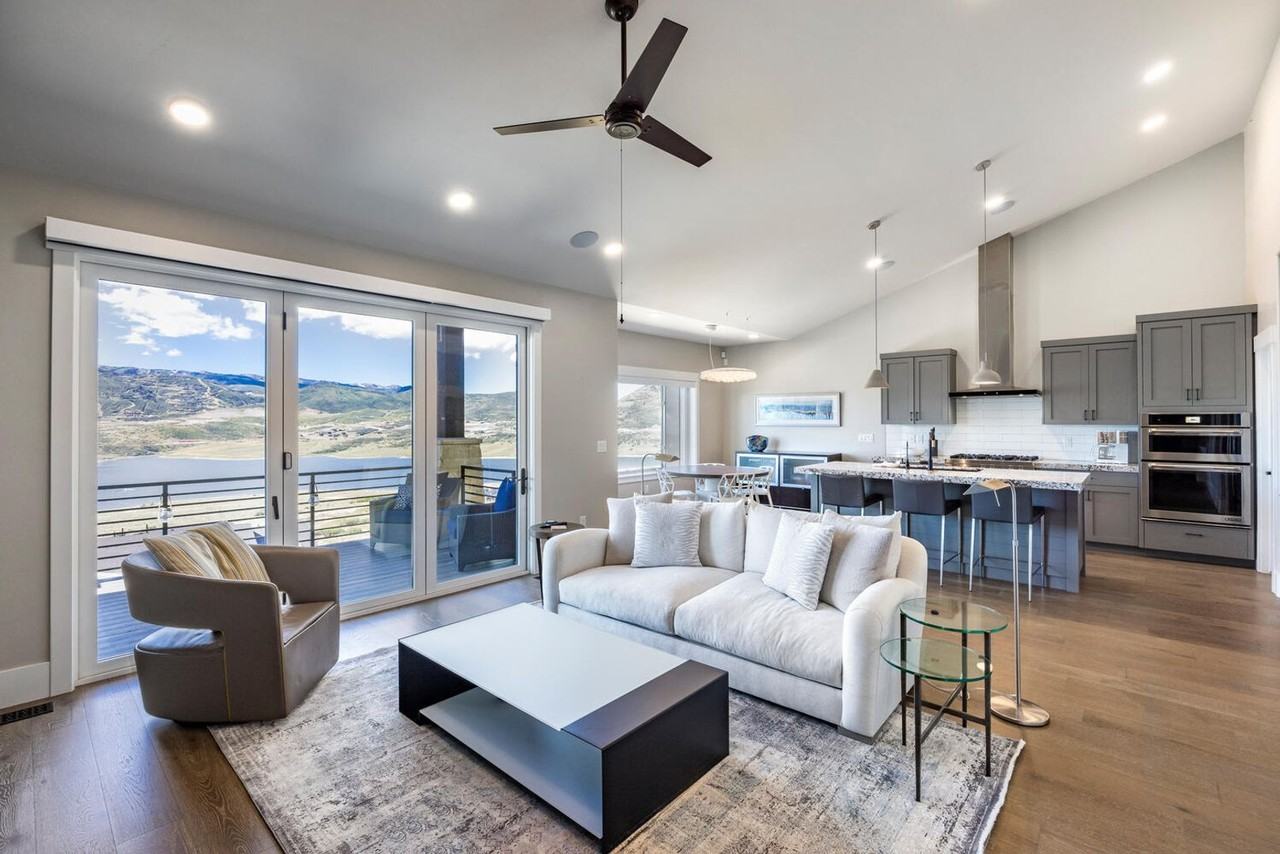 11363 N Shoreline Ct - Photo 2 of 29