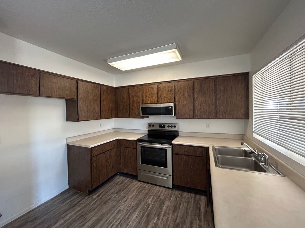 4804 W Juniper Ave - Photo 4 of 16