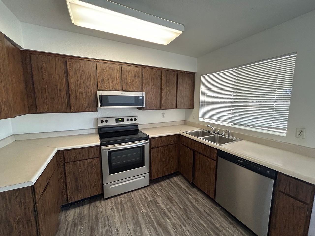 4804 W Juniper Ave - Photo 5 of 16