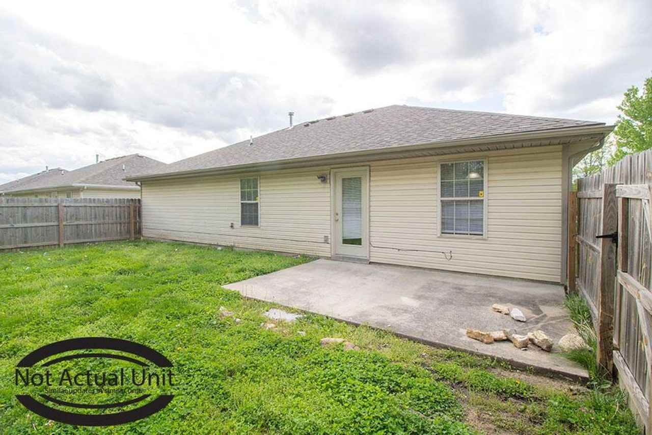 1420 Bodie Dr - Photo 2 of 33