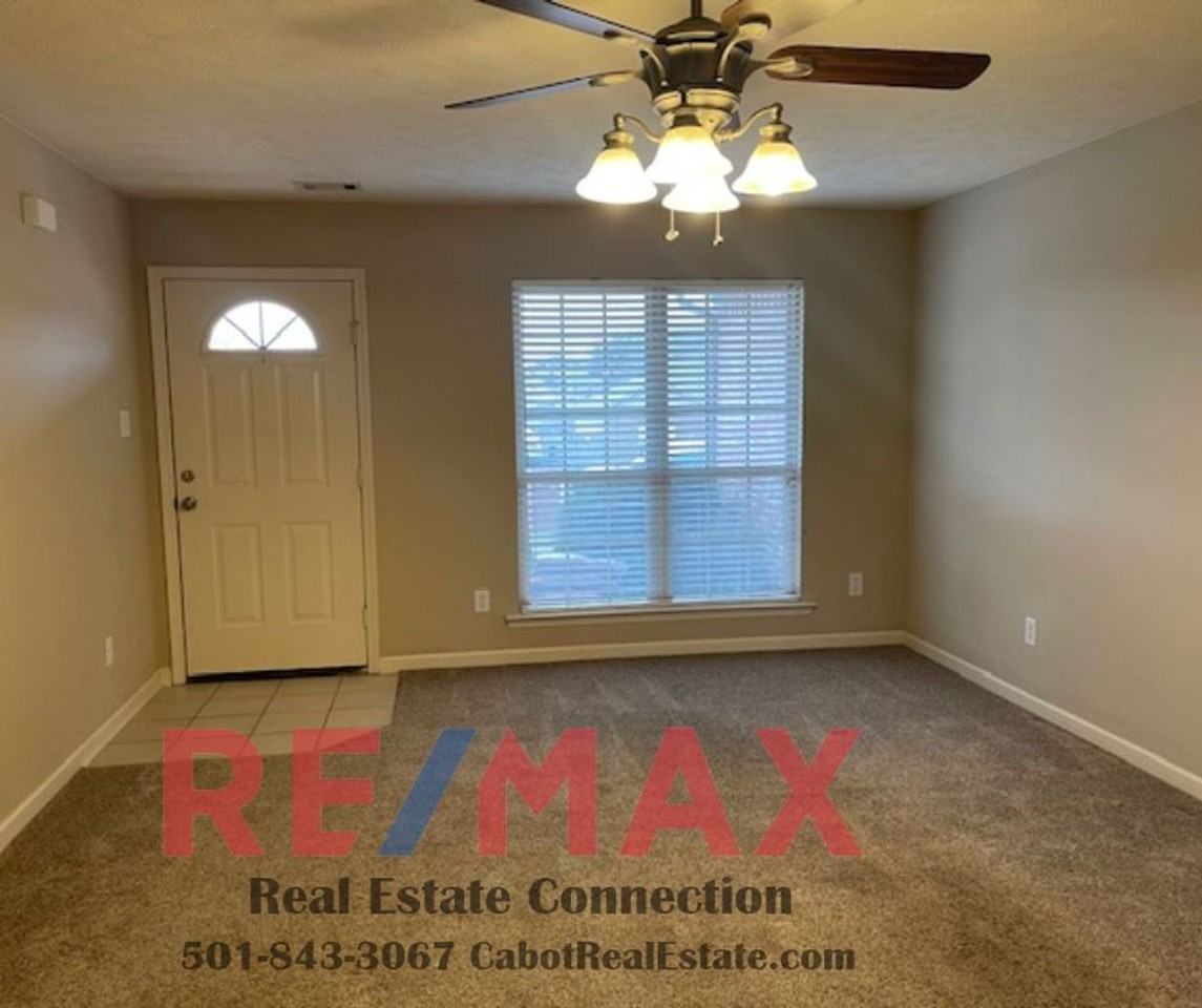 204 Weathering Cir - Photo 2 of 15