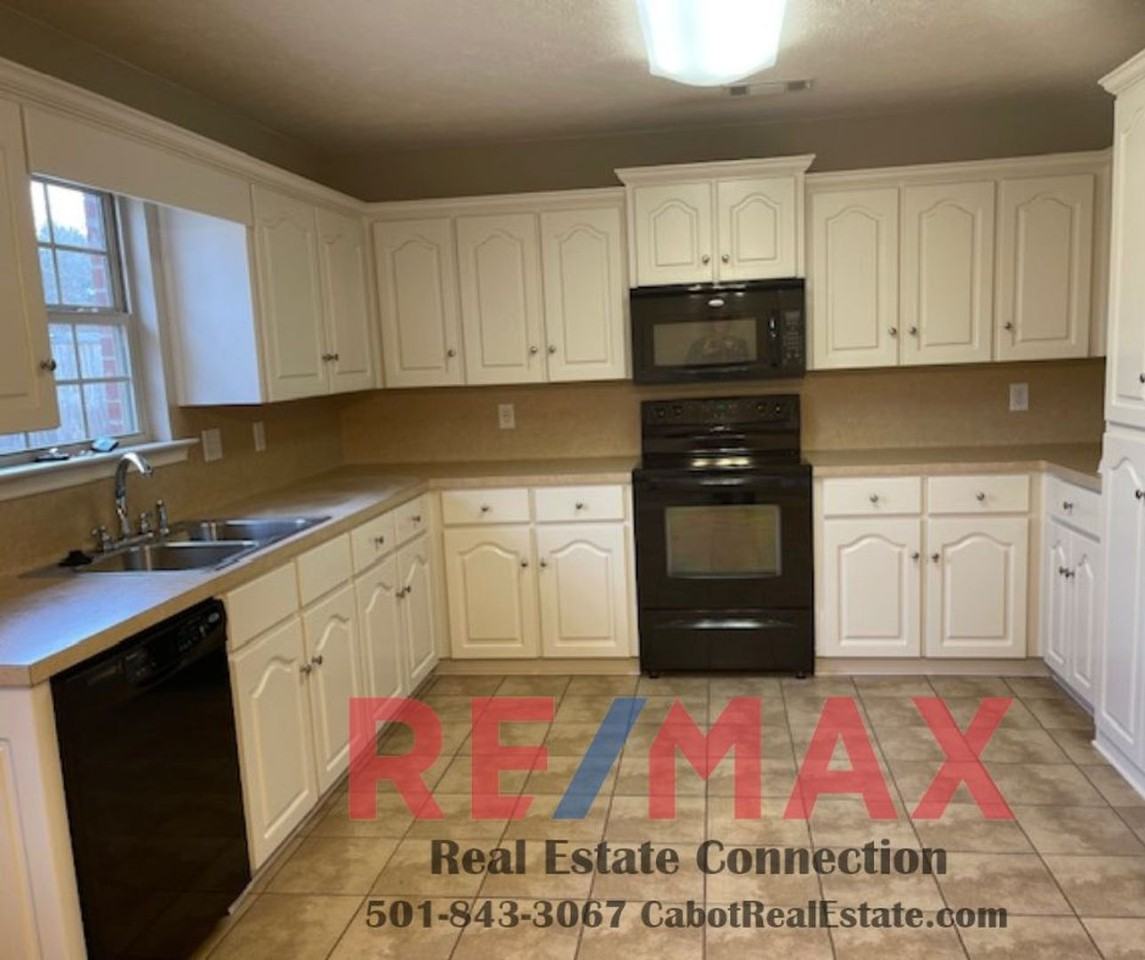 204 Weathering Cir - Photo 6 of 15