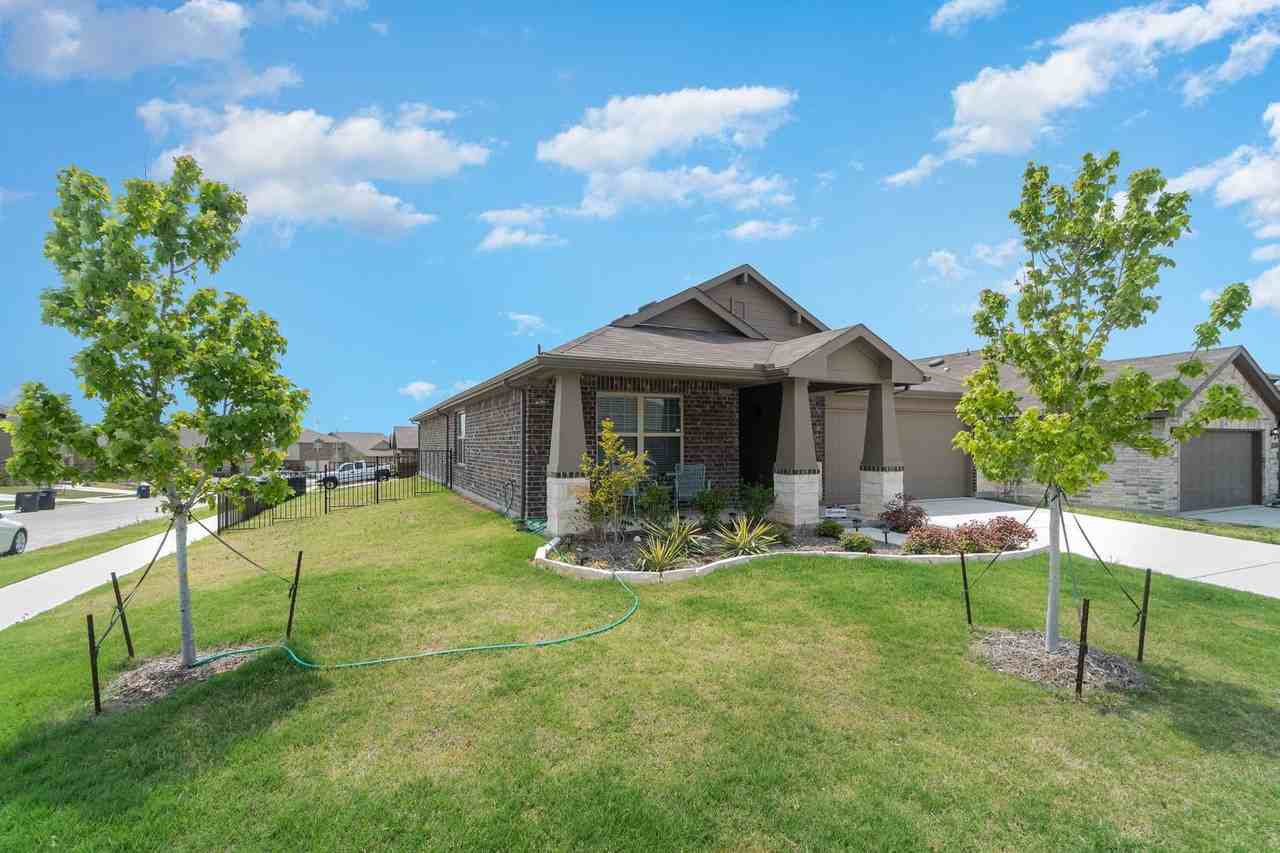 10601 Desert Cv - Photo 3 of 21