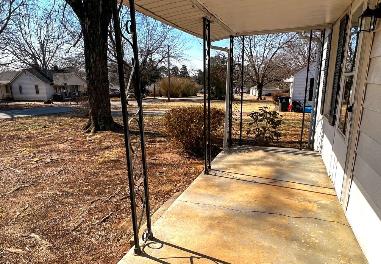 2813 Troy Dr - Photo 2 of 18