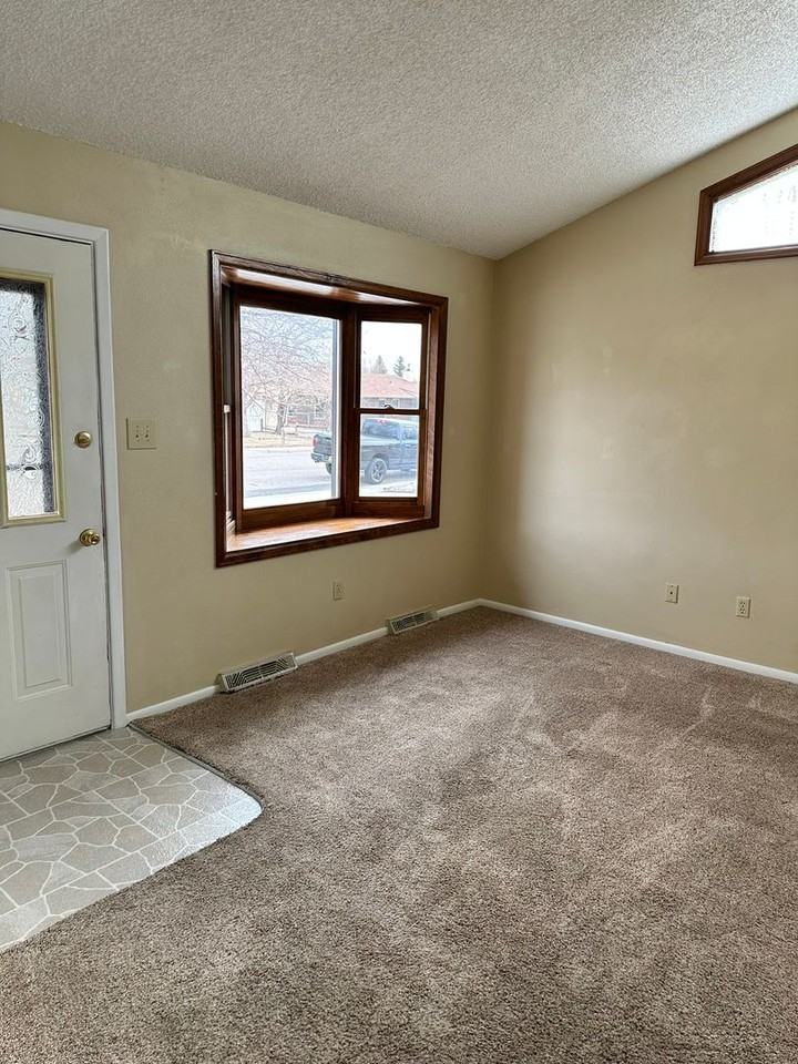 4412 Ontario Ave - Photo 3 of 17
