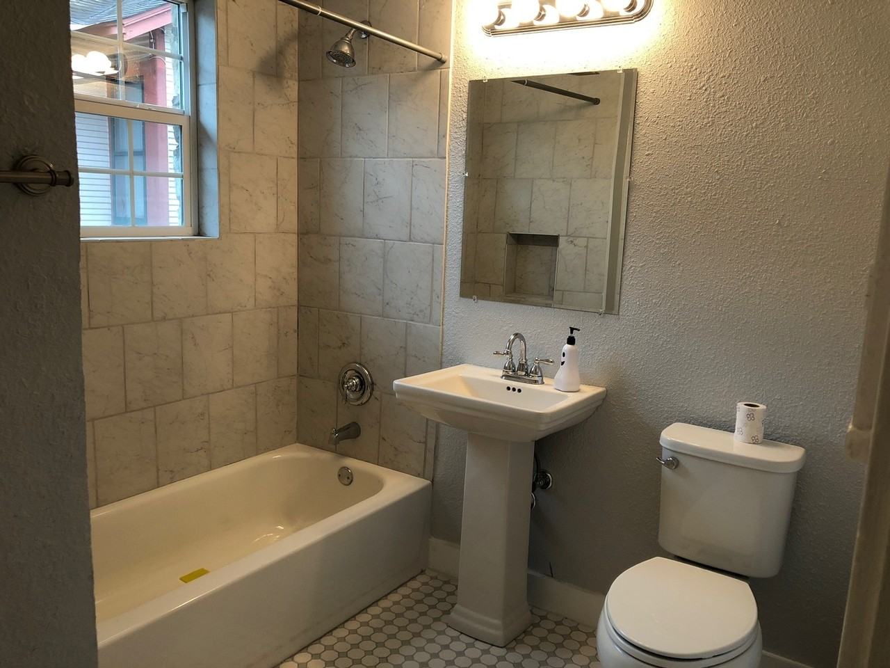 942 Bailey Ave - Photo 3 of 19