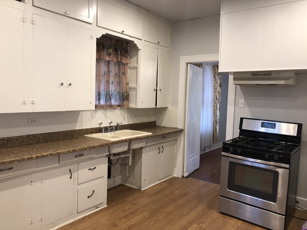 942 Bailey Ave - Photo 5 of 19
