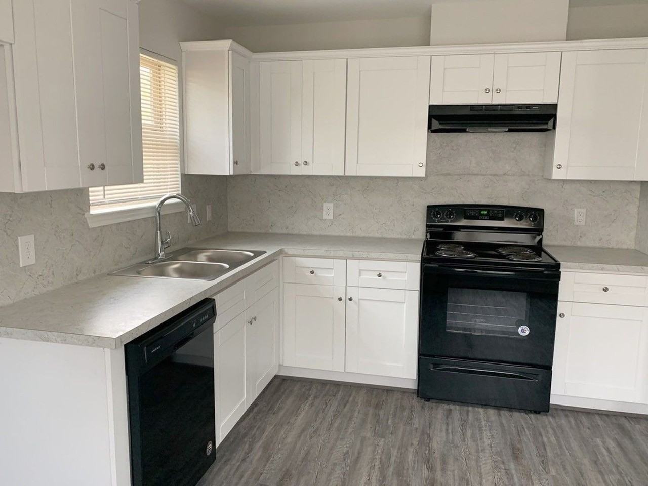 312 De Haven St - Photo 5 of 19