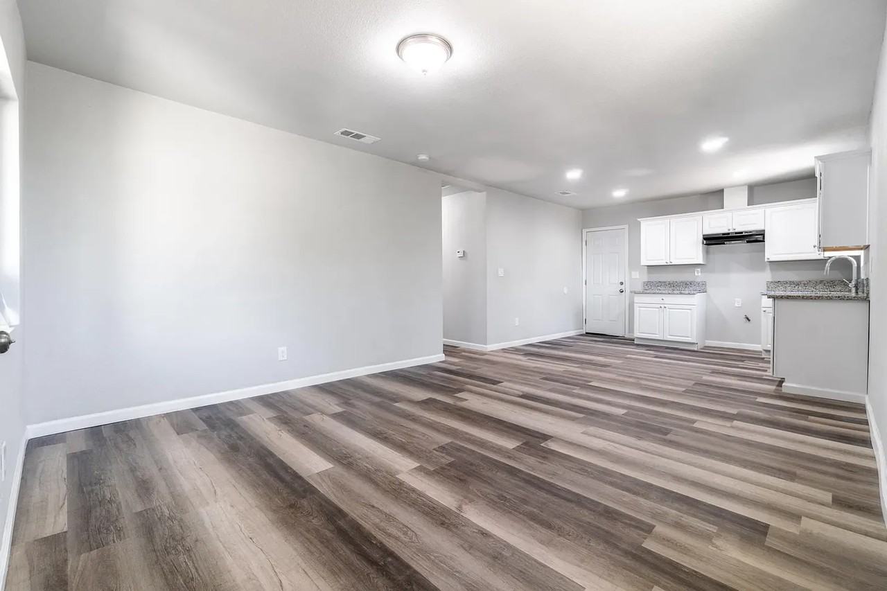 2495 E Alfred Ave - Photo 3 of 18