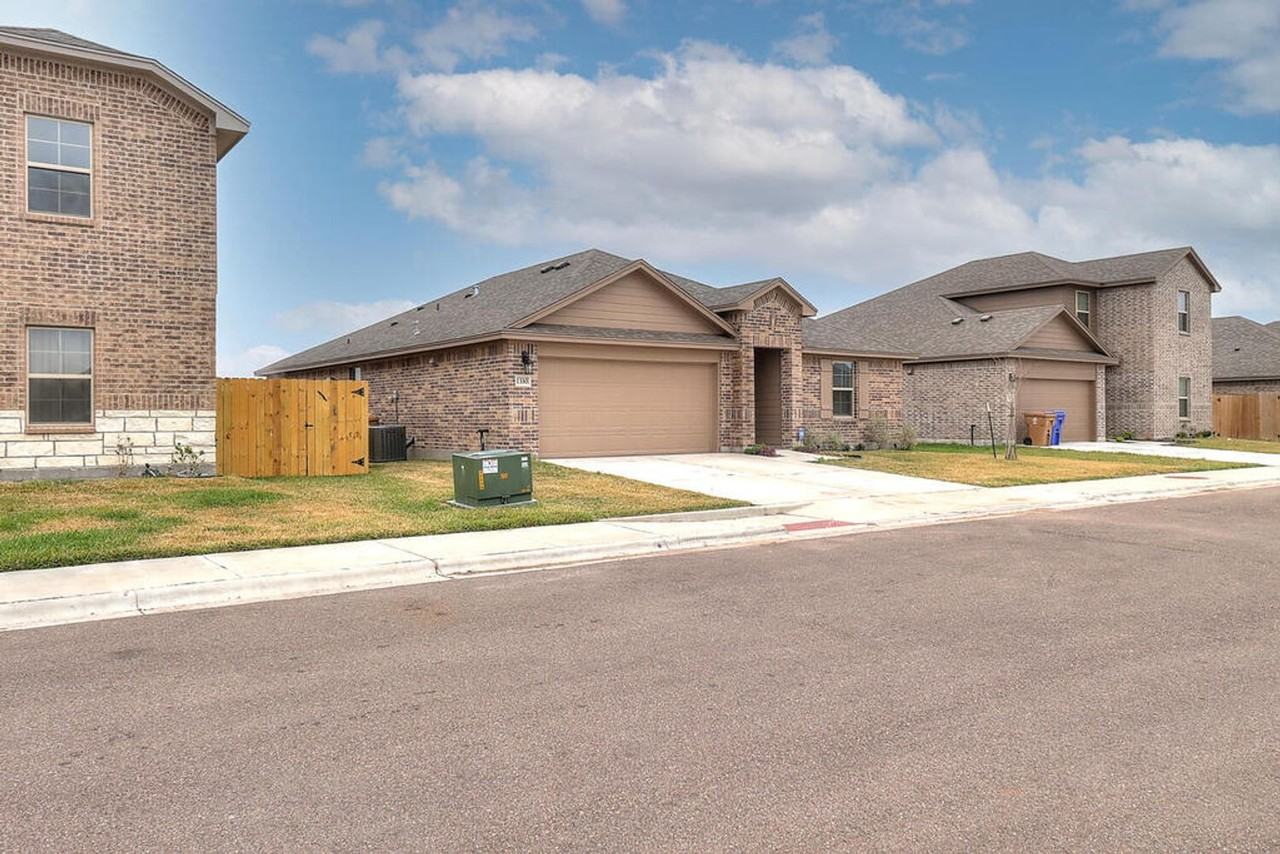 1330 Trent Park Ln - Photo 3 of 50