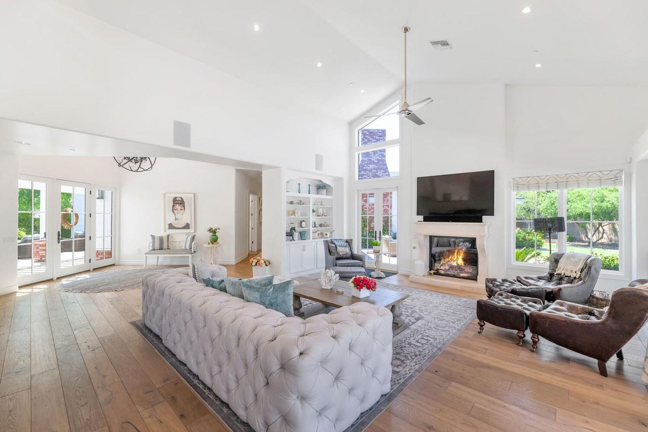 4202 N 64th St - Photo 5 of 35