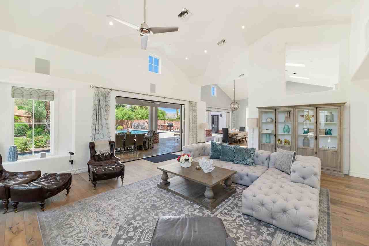 4202 N 64th St - Photo 6 of 35