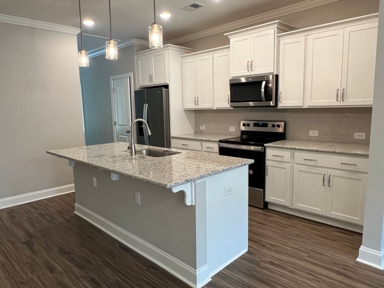 308 Bleecker St S - Photo 2 of 46