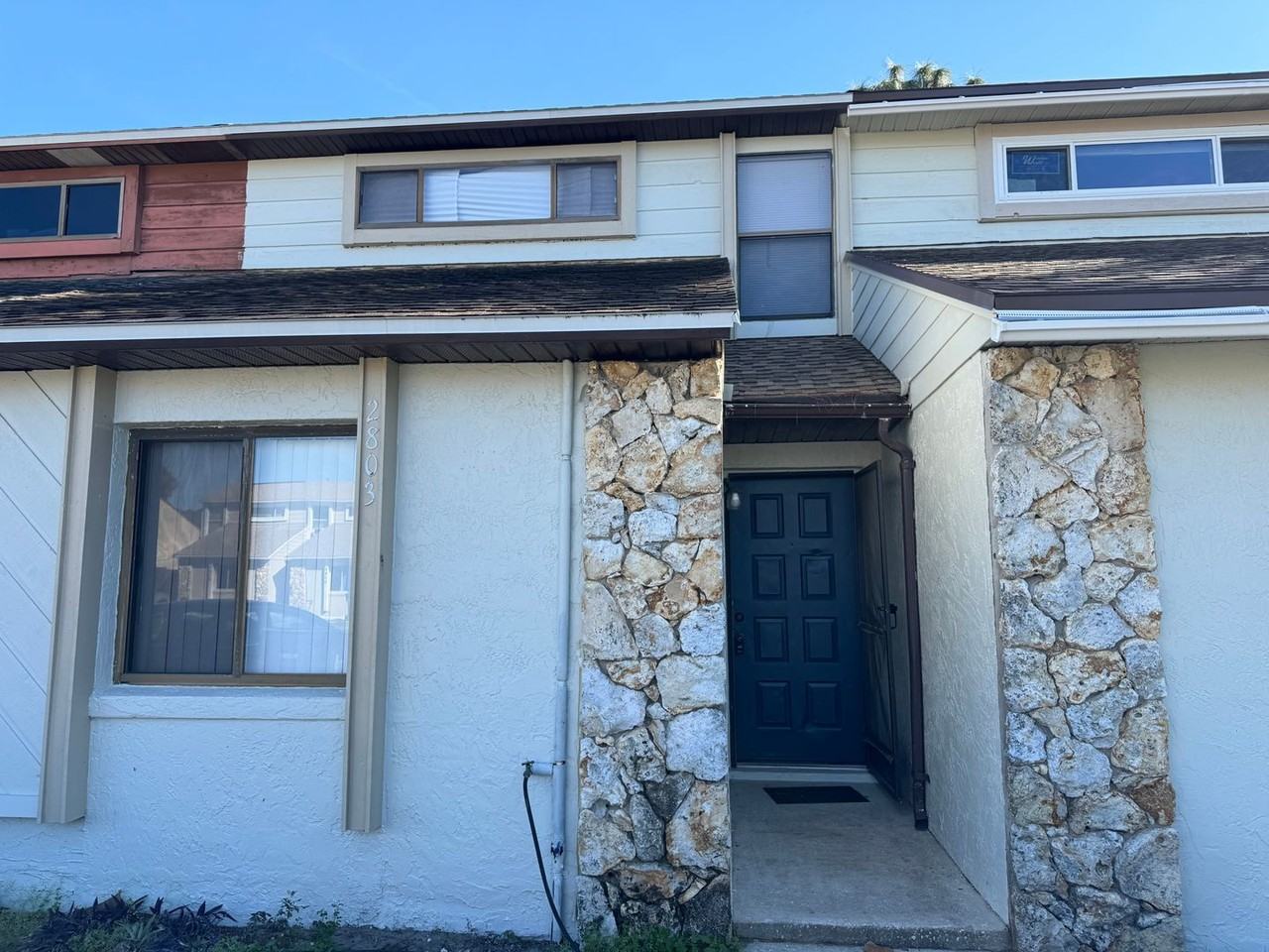 2803 Hunt Club Ln - Photo 2 of 21