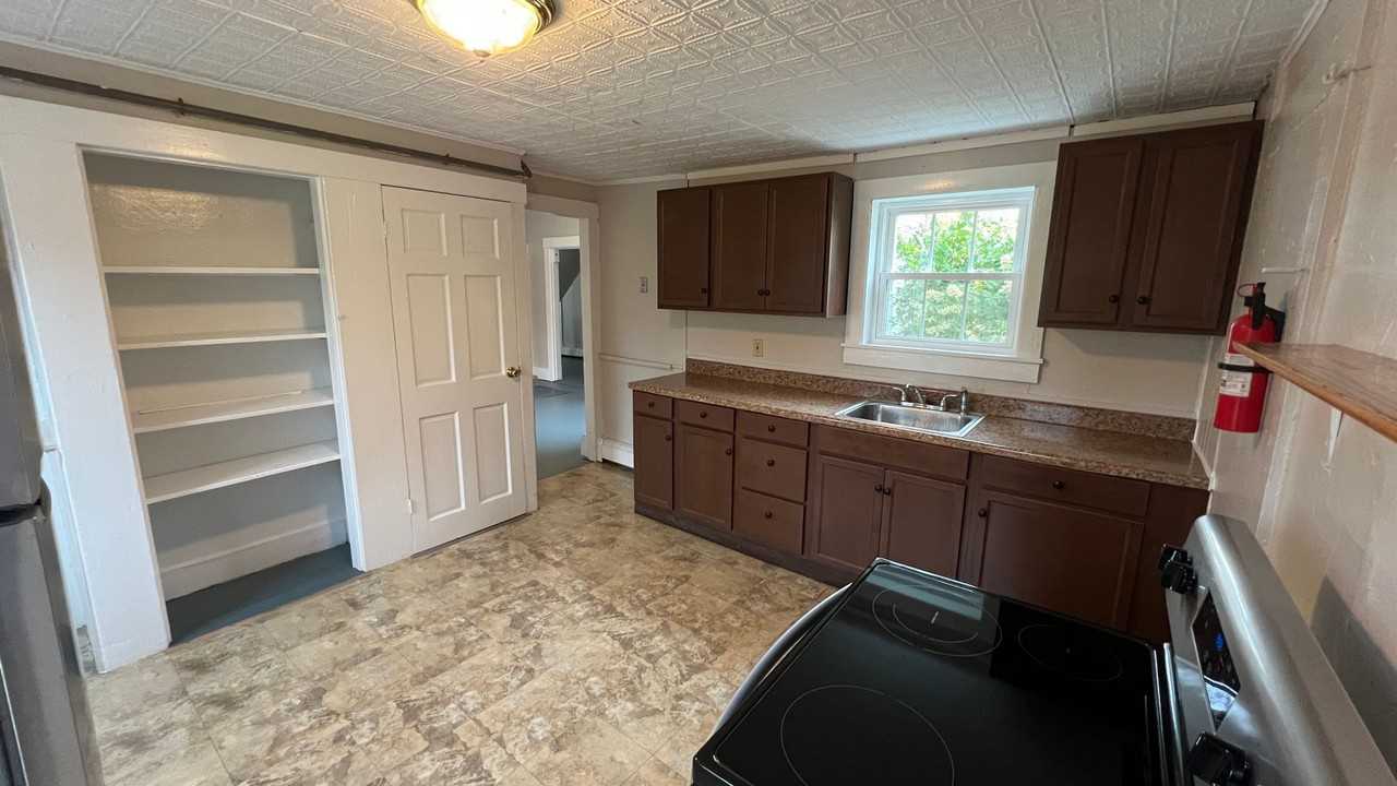 278 Main St - Photo 3 of 37