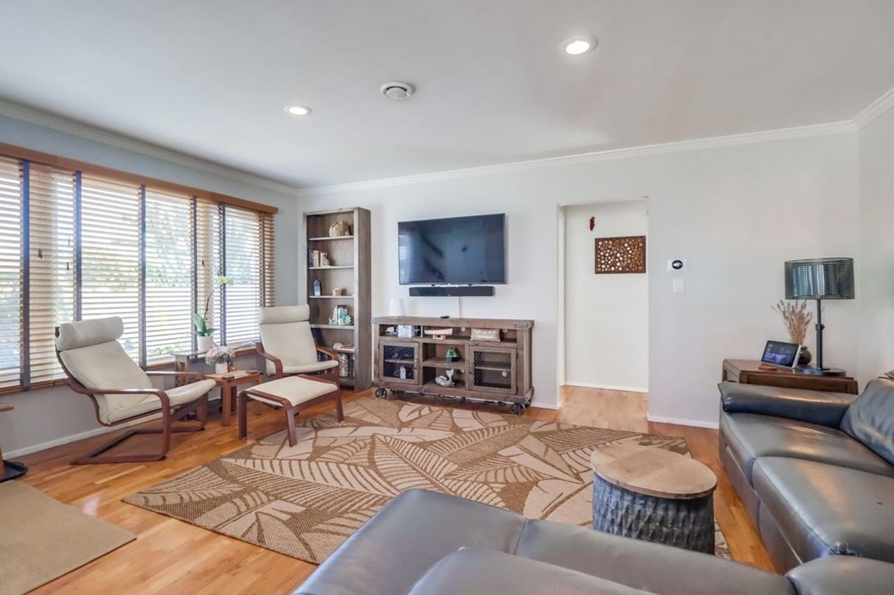 984 Catalina Blvd - Photo 4 of 38