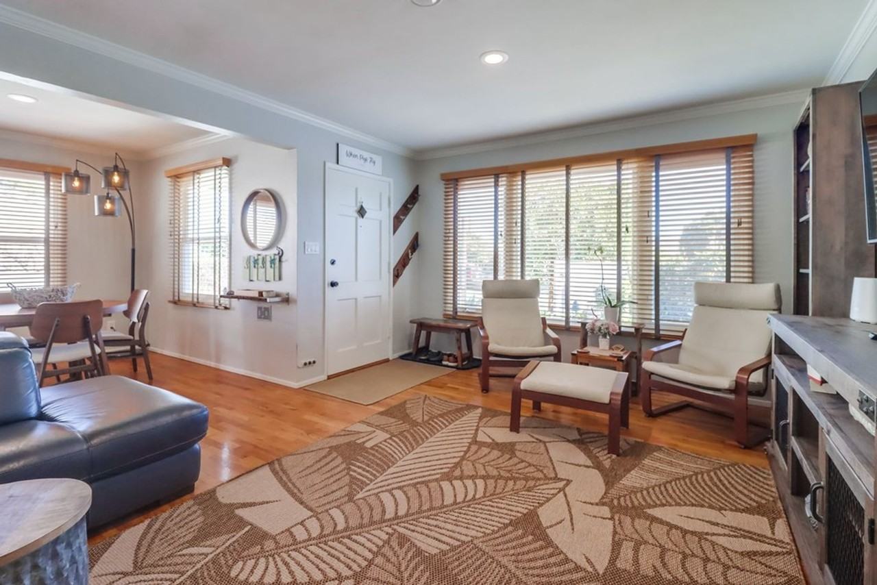 984 Catalina Blvd - Photo 5 of 38