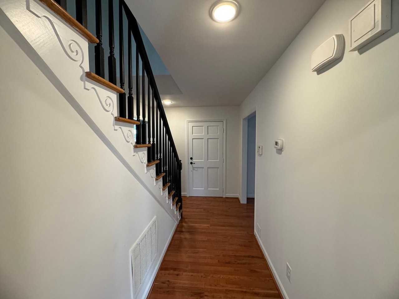 1204 Hillwood Ct - Photo 2 of 20