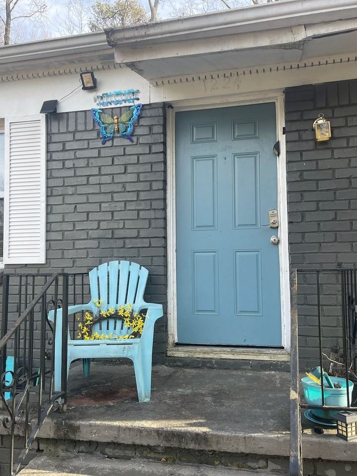 1224 Octavia St Se - Photo 2 of 15