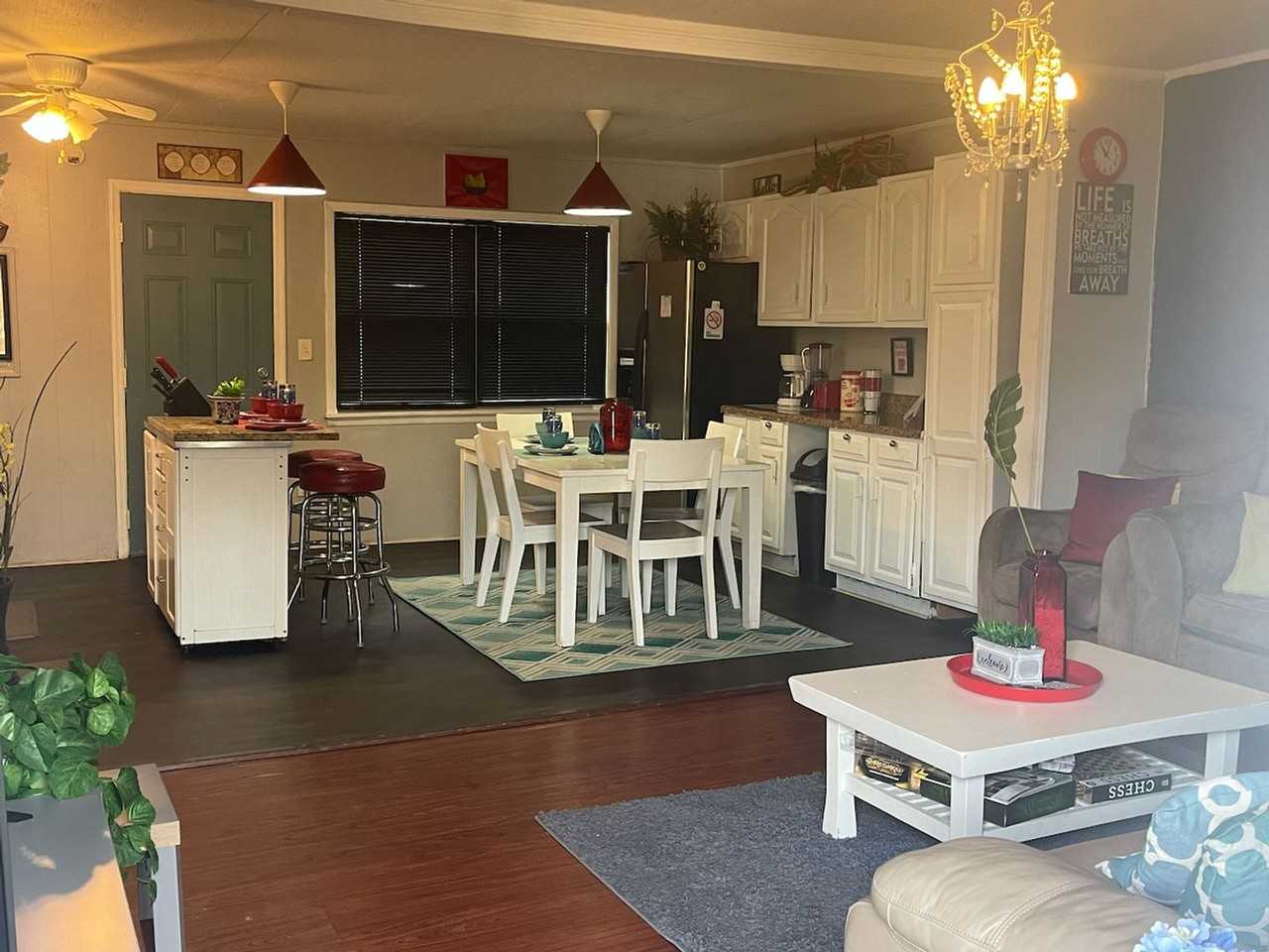 1224 Octavia St Se - Photo 3 of 15