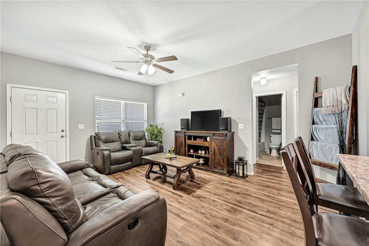 716 Nw 70th Ave - Photo 3 of 11