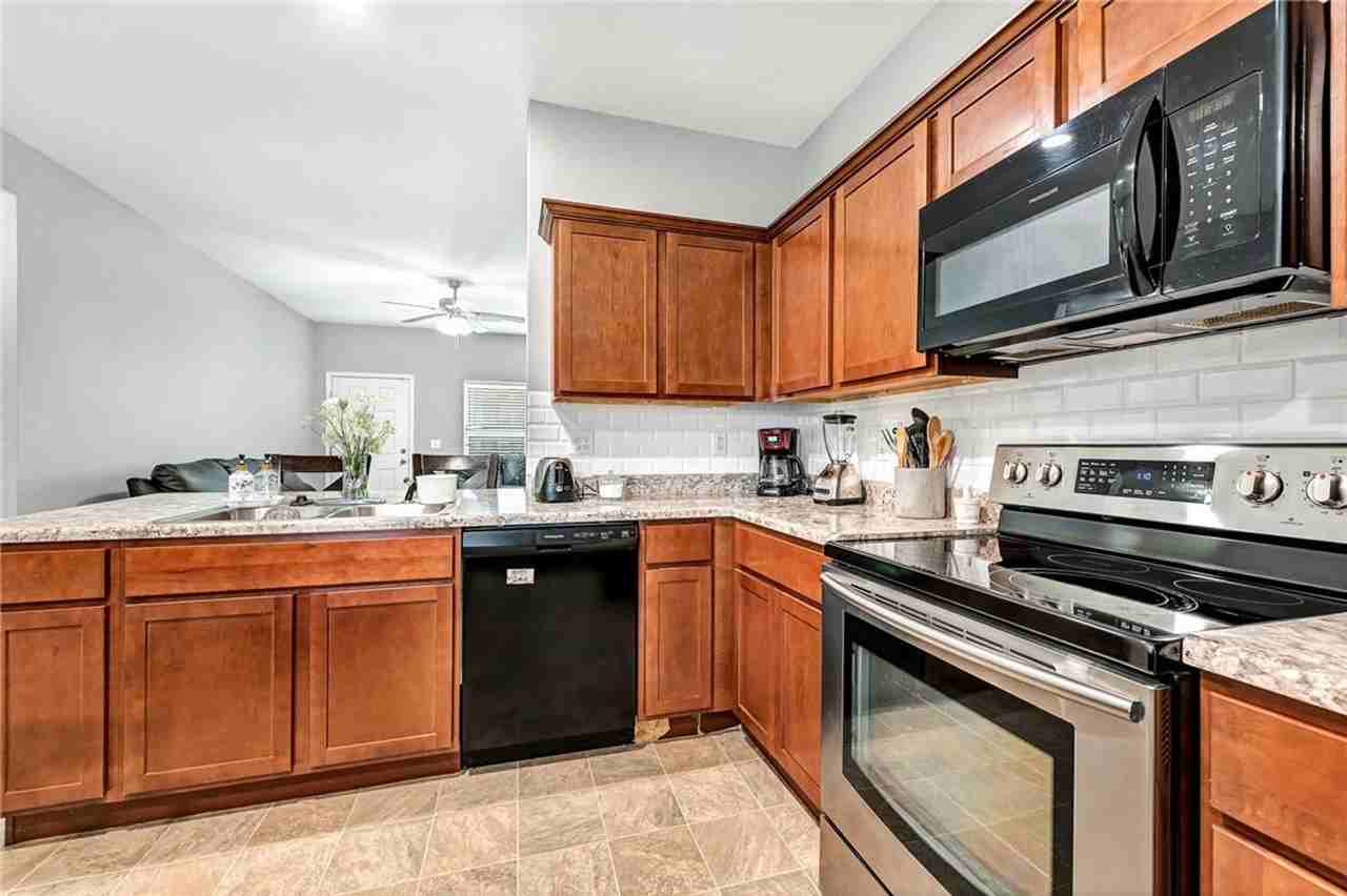 716 Nw 70th Ave - Photo 4 of 11