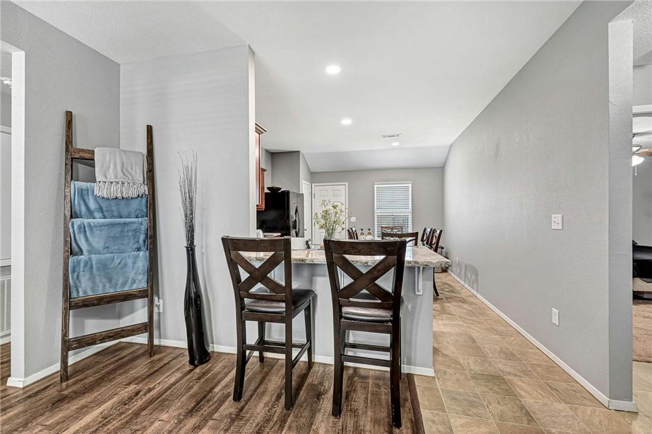 716 Nw 70th Ave - Photo 5 of 11