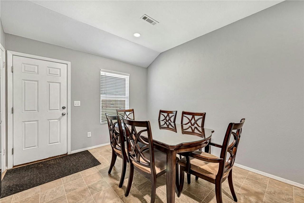 716 Nw 70th Ave - Photo 6 of 11