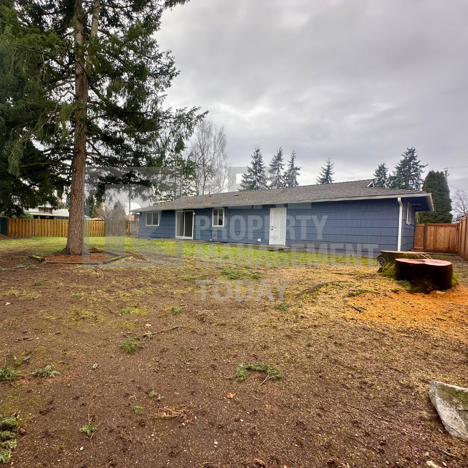 1100 Tacoma Ave Ne - Photo 2 of 18