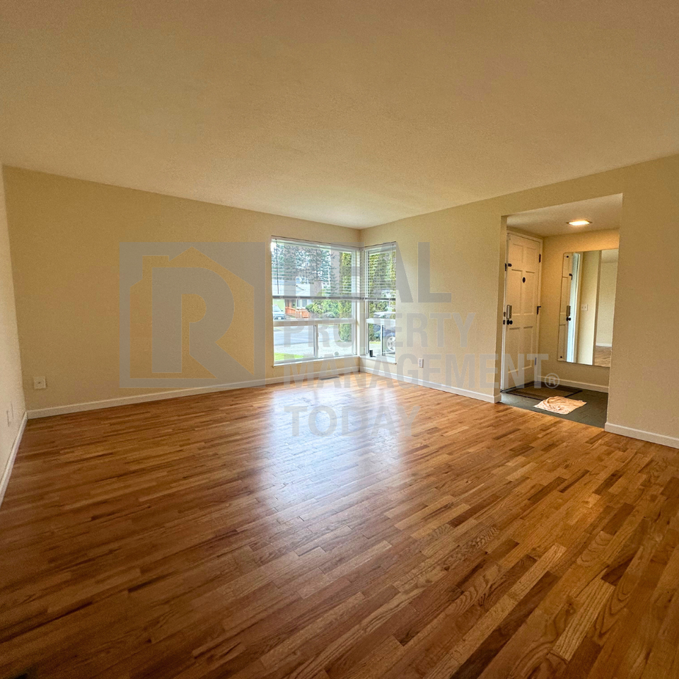 1100 Tacoma Ave Ne - Photo 3 of 18
