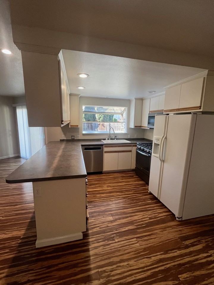 2148 Mount Olive Dr - Photo 3 of 14