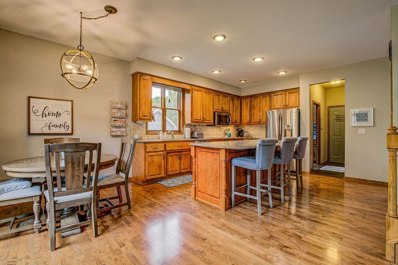 2456 Hunter Dr - Photo 4 of 16
