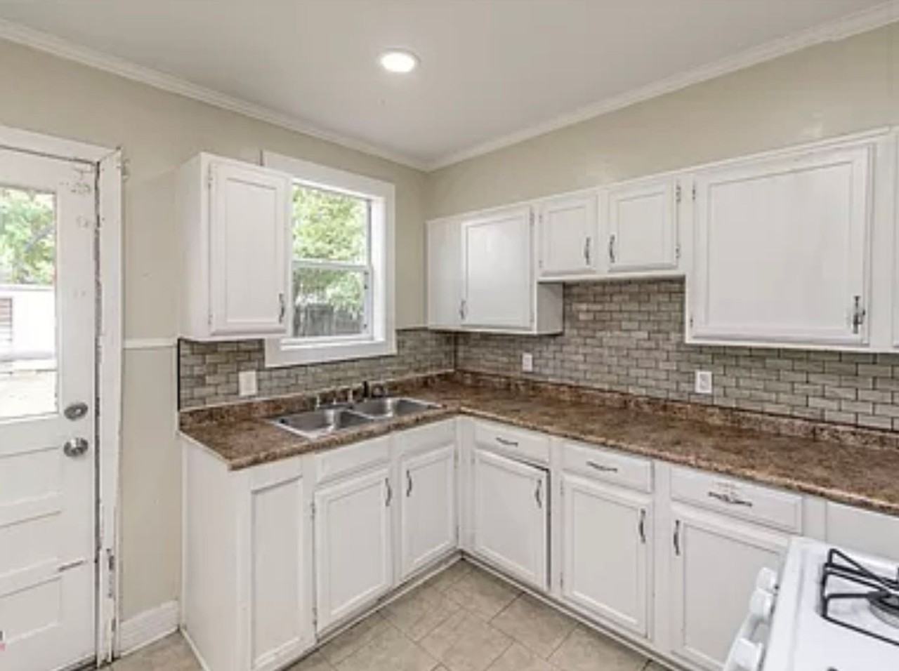 1522 Earl Street - Photo 3 of 9