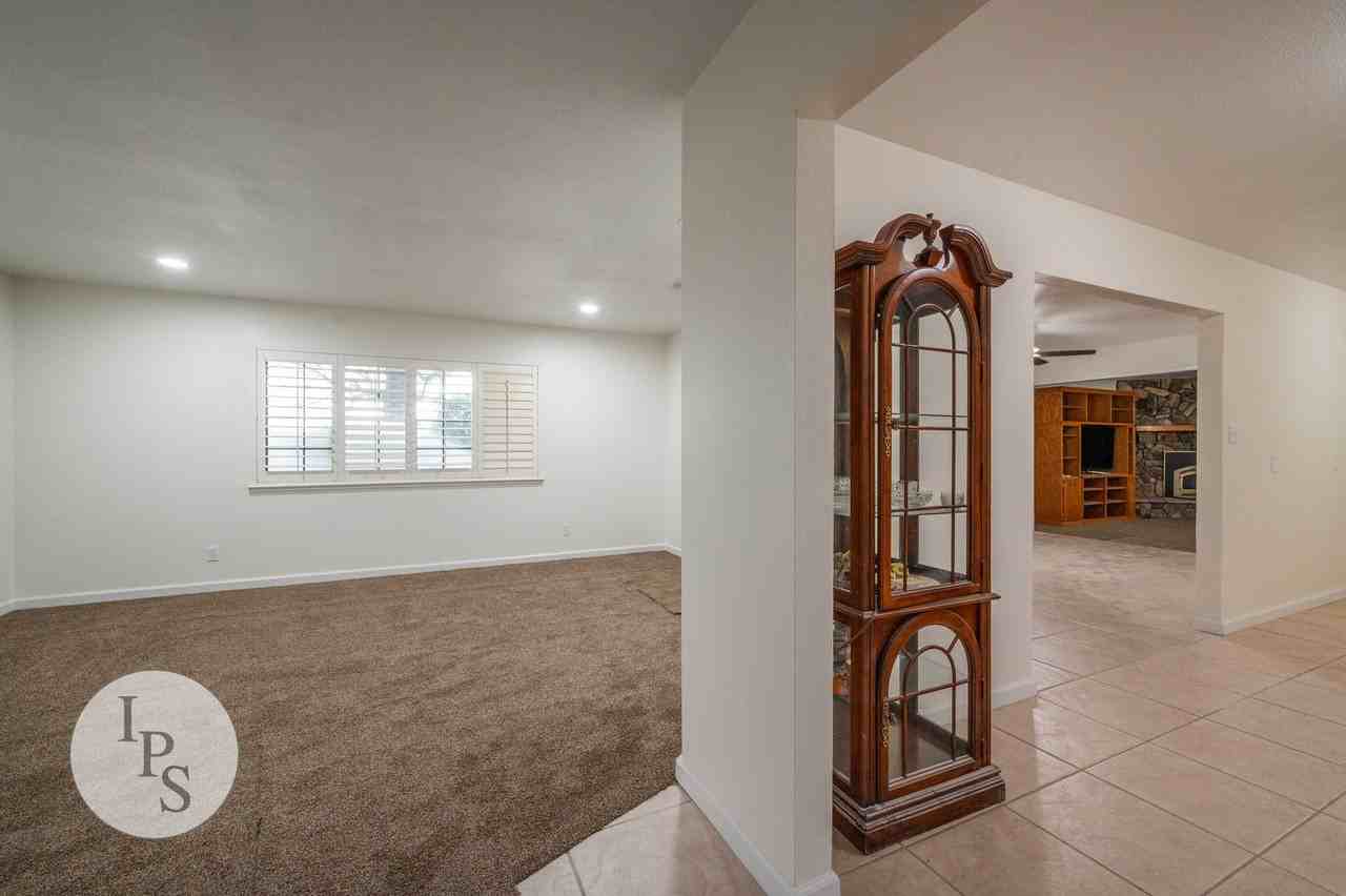 501 S Rolinda Ave - Photo 2 of 30