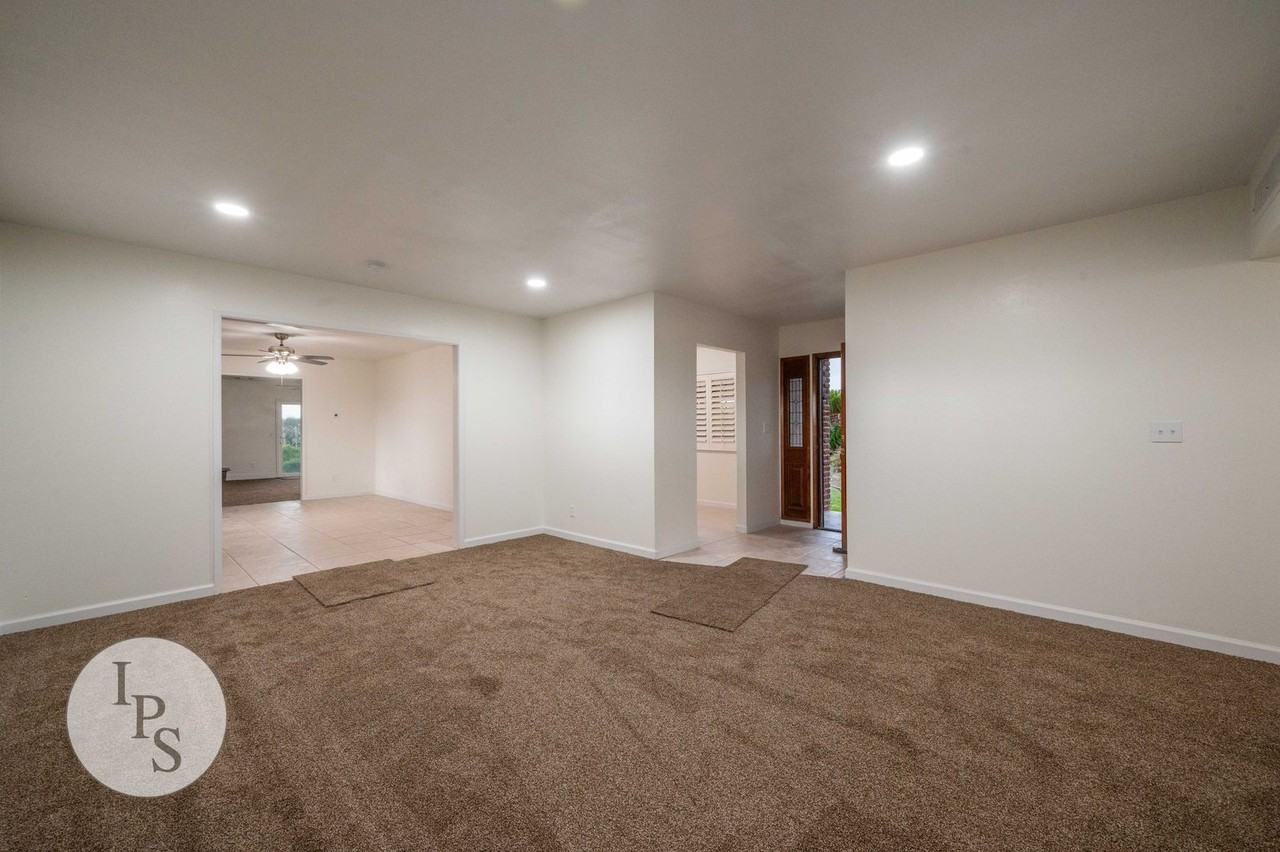 501 S Rolinda Ave - Photo 3 of 30