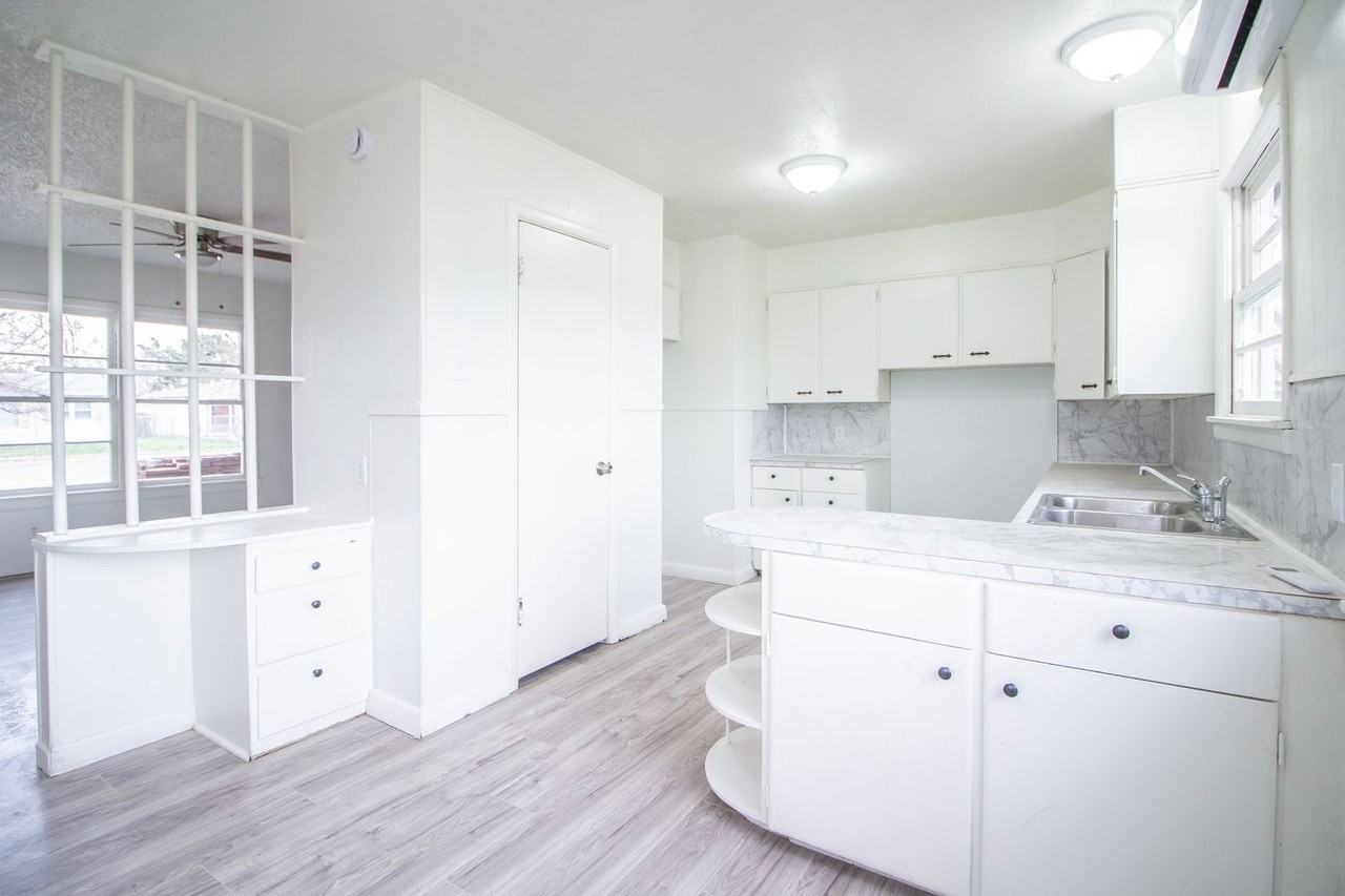 6106 Avenue R - Photo 6 of 14