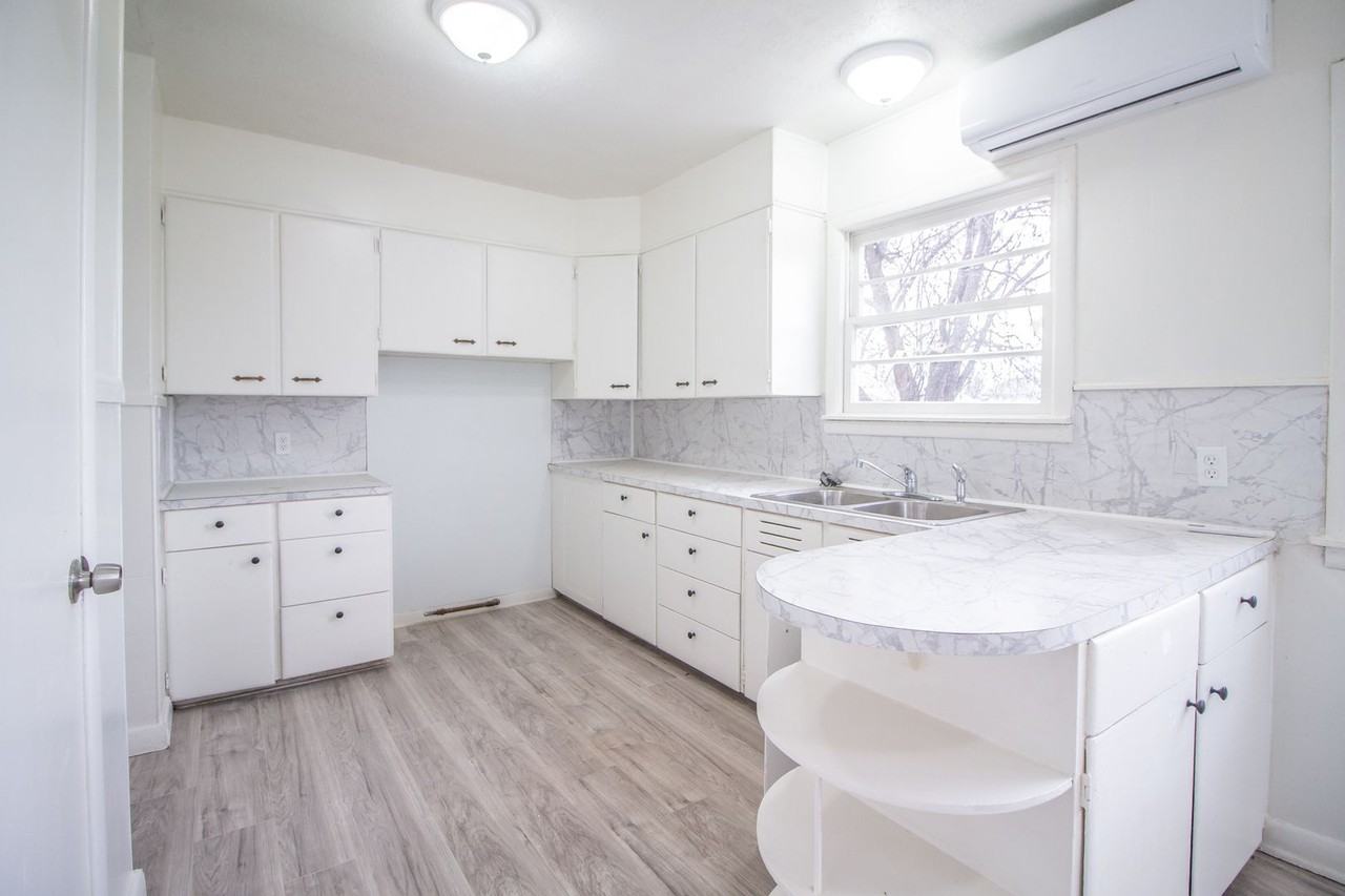 6106 Avenue R - Photo 7 of 14