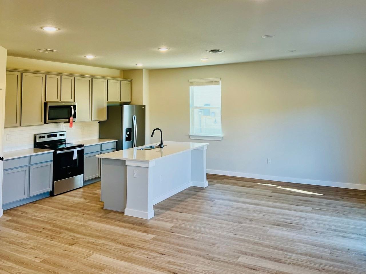 14607 Emerio Dr - Photo 2 of 25