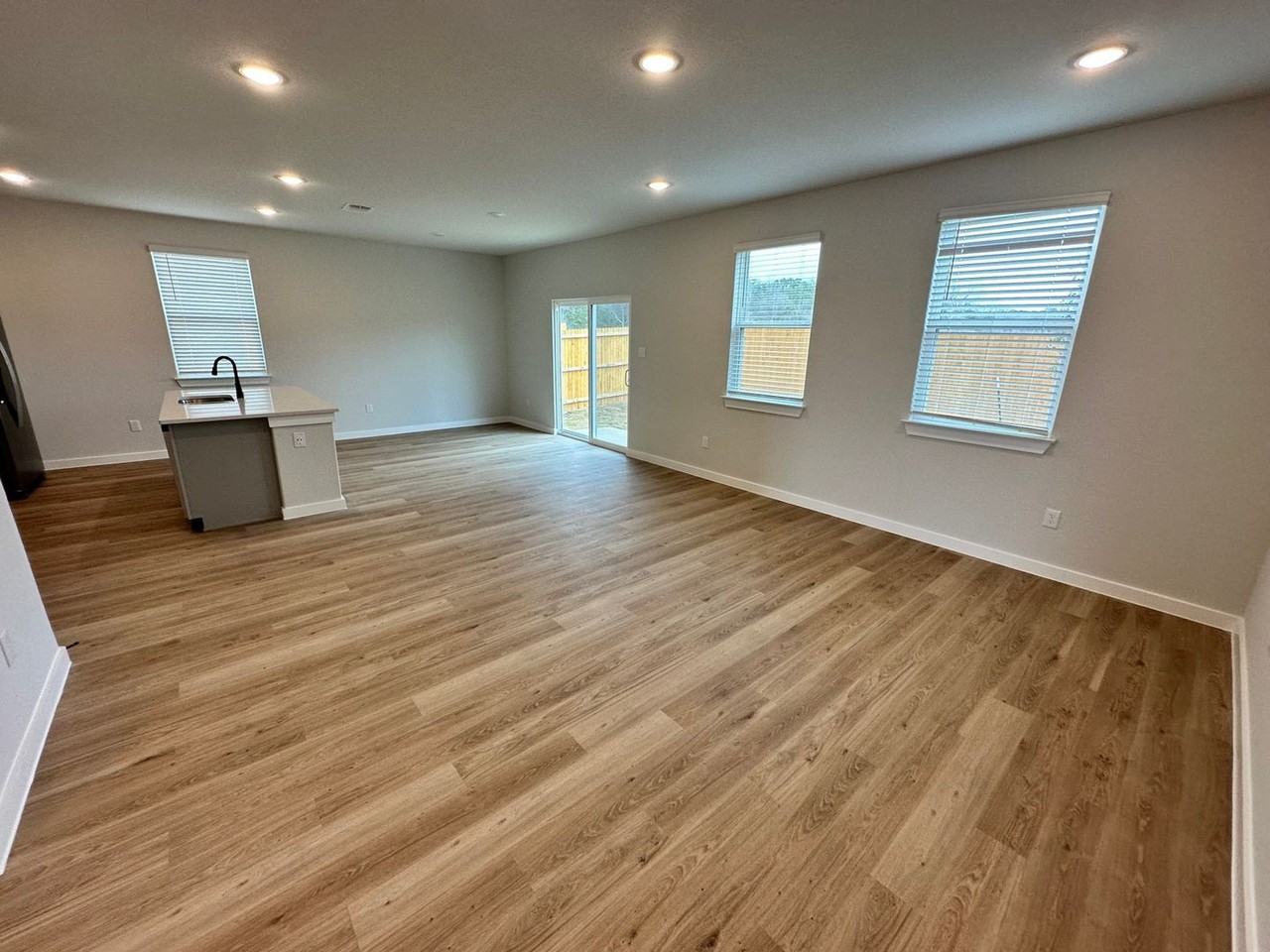 14607 Emerio Dr - Photo 6 of 25