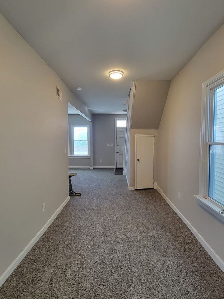 1709 Everett St - Photo 6 of 18