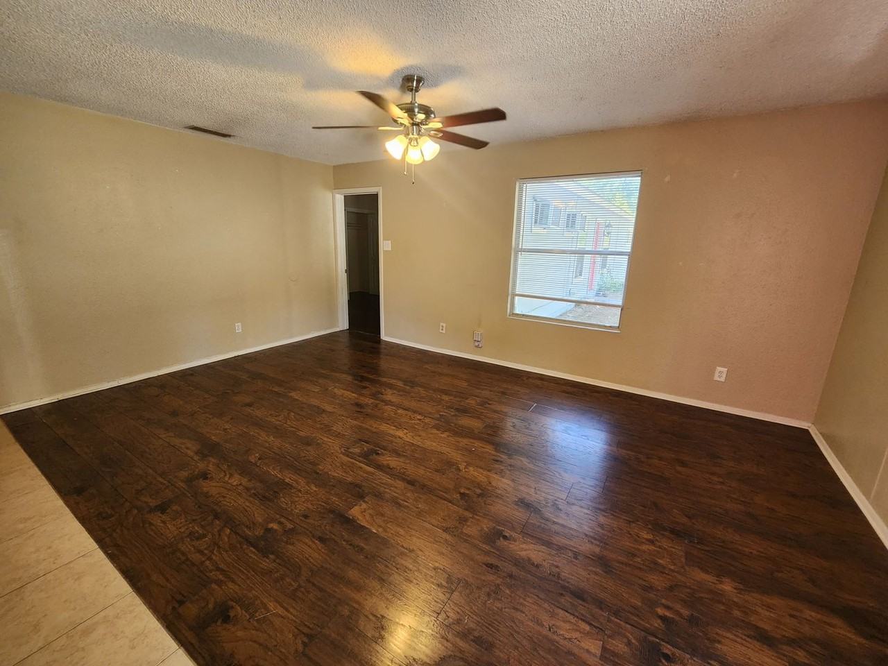 610 Genard St - Photo 6 of 14