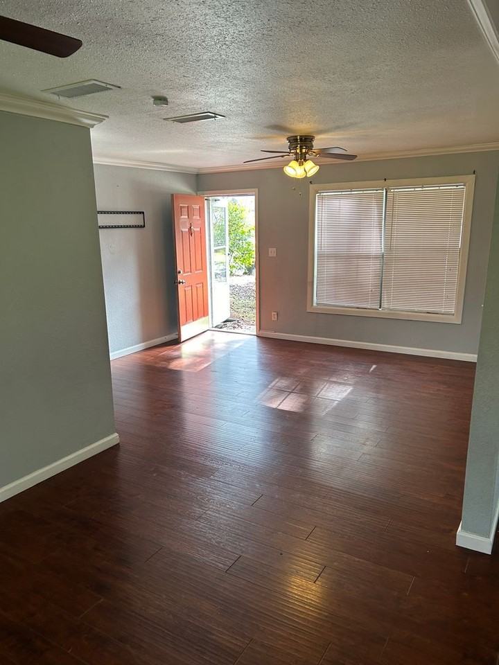 2842 Smithfield Rd - Photo 3 of 5